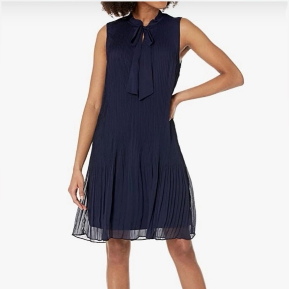 DKNY Dress‎ Size 8 Navy Blue Sleeveless Pleated Tie Neck Shift Dress PERFECT 💙